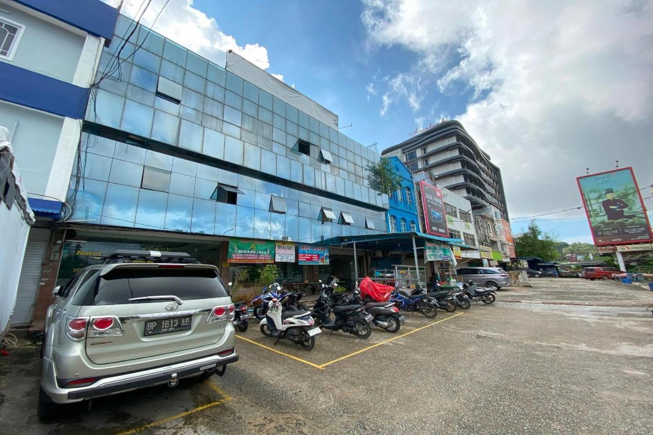 Oyo 92702 Minang Jaya Hotel Nagoya Buitenkant foto