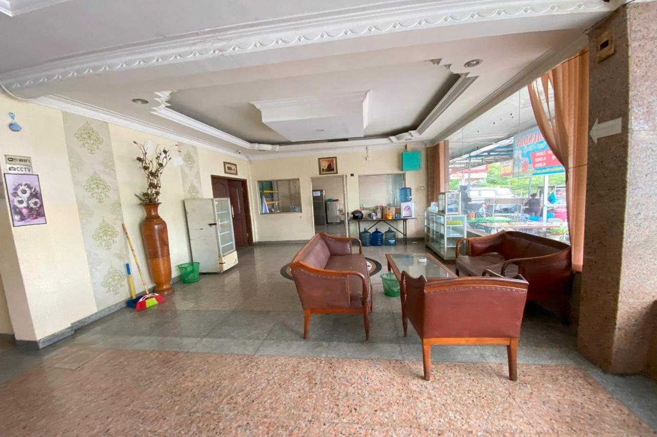 Oyo 92702 Minang Jaya Hotel Nagoya Buitenkant foto