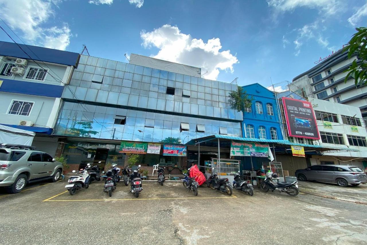 Oyo 92702 Minang Jaya Hotel Nagoya Buitenkant foto