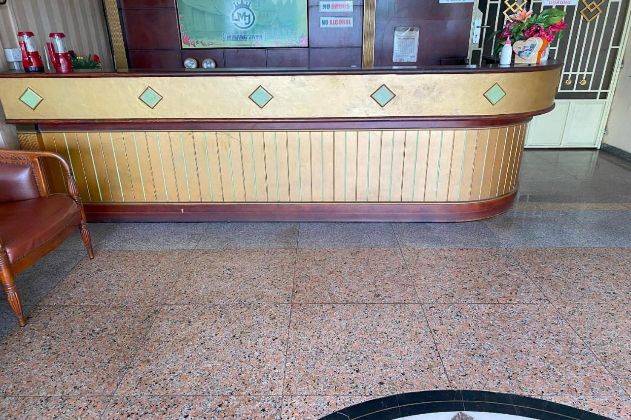 Oyo 92702 Minang Jaya Hotel Nagoya Buitenkant foto