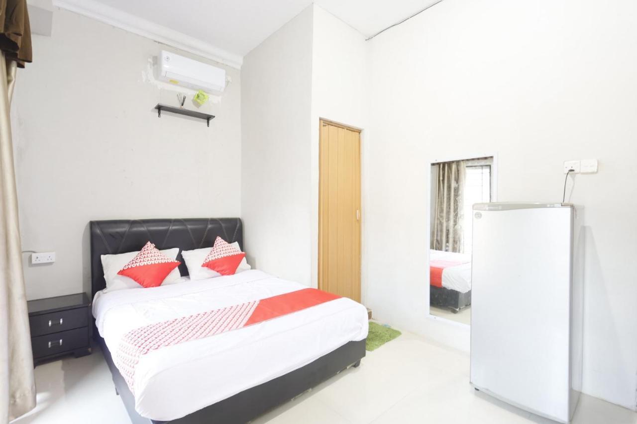 Oyo 92702 Minang Jaya Hotel Nagoya Buitenkant foto