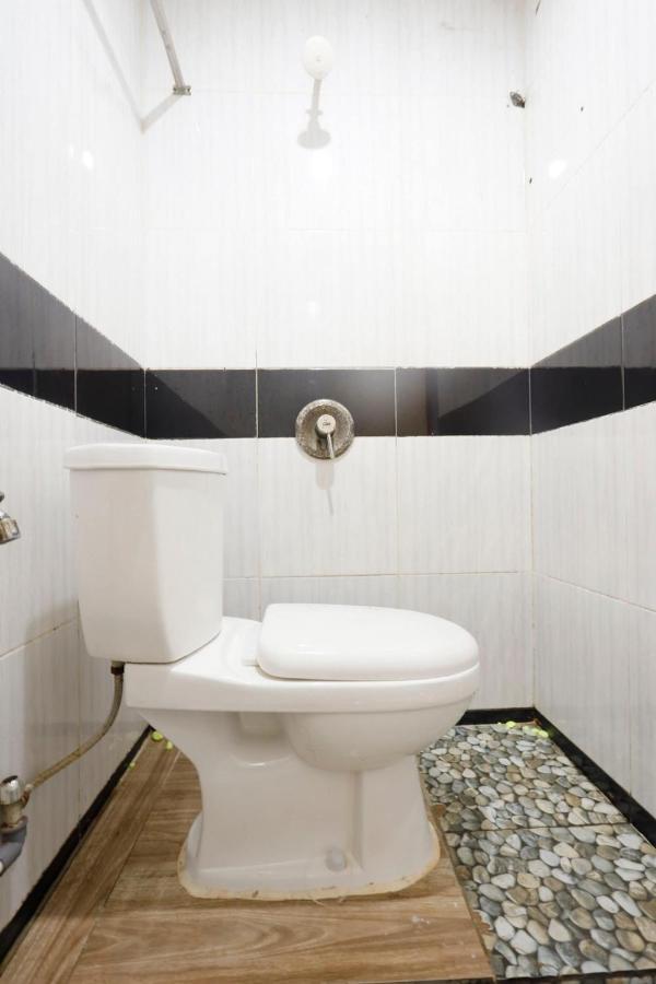 Oyo 92702 Minang Jaya Hotel Nagoya Buitenkant foto