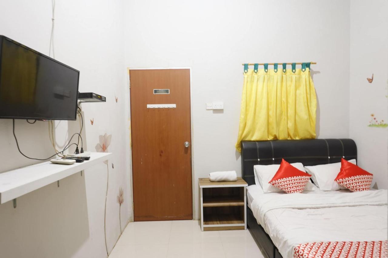 Oyo 92702 Minang Jaya Hotel Nagoya Buitenkant foto