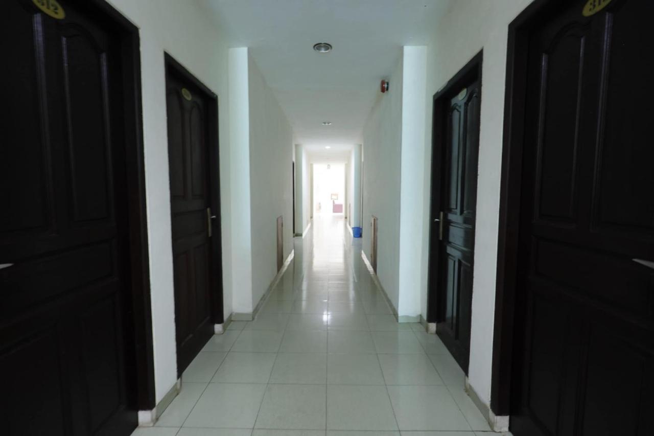 Oyo 92702 Minang Jaya Hotel Nagoya Buitenkant foto