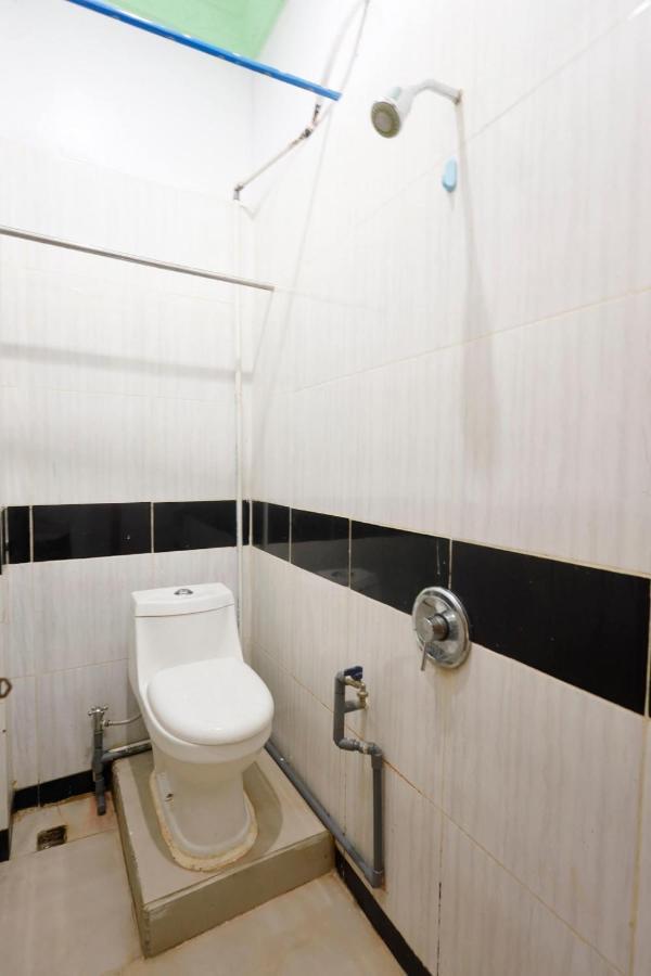 Oyo 92702 Minang Jaya Hotel Nagoya Buitenkant foto